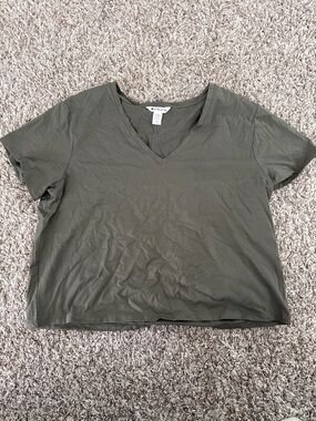 Madewell V-Neck Short Sleeve Tee in Olive